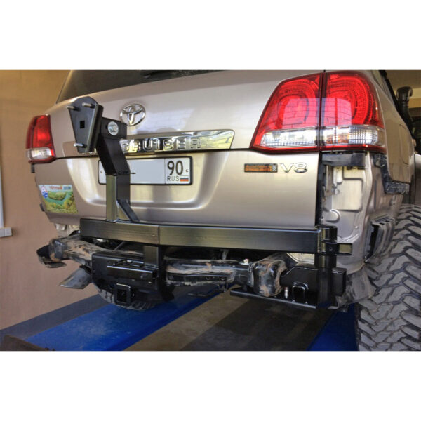 Defensa trasera con porta llanta RIF para Toyota Land Cruiser 200